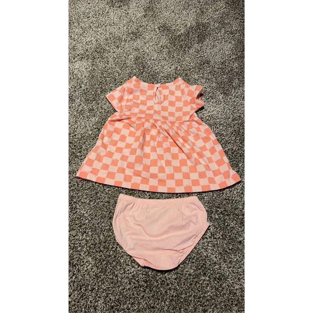 Carter’s baby outfit size 6mos C17-23